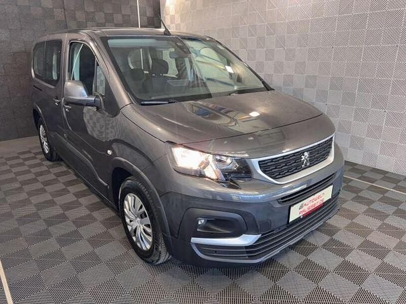 Grau Gebraucht 2021 Peugeot Rifter Active Van / Kleinbus | 21.410 € (Guter Preis) - Bild 1/4