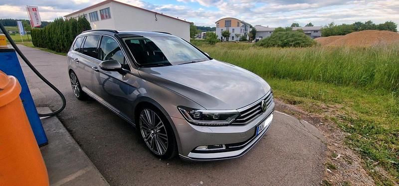 Silber Gebraucht 2015 VW Passat Kombi | 11.800 € (Fairer Preis) - Bild 1/4