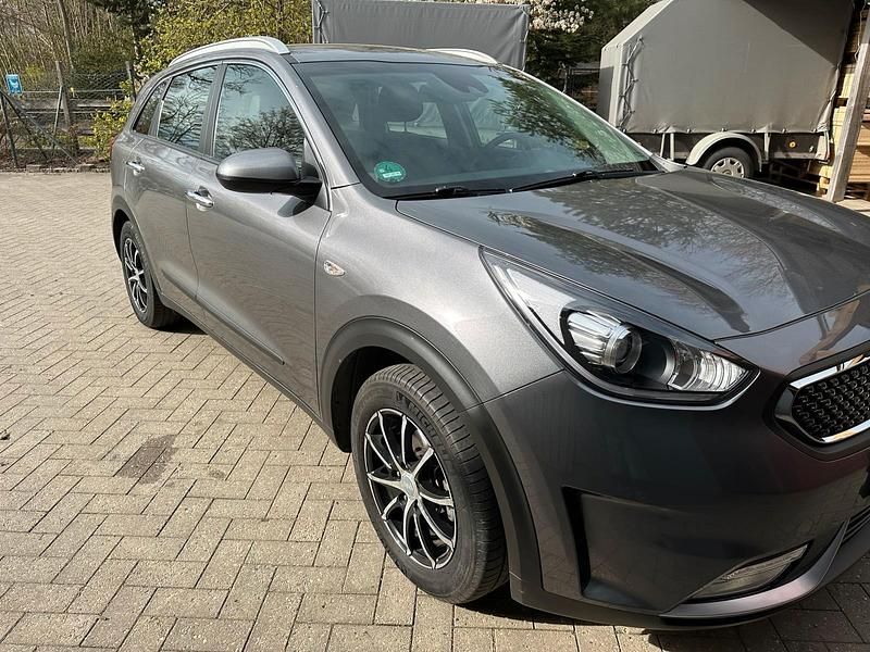 Gebraucht Kia Niro 141 PS (103 kW) 2018 Grau SUV
