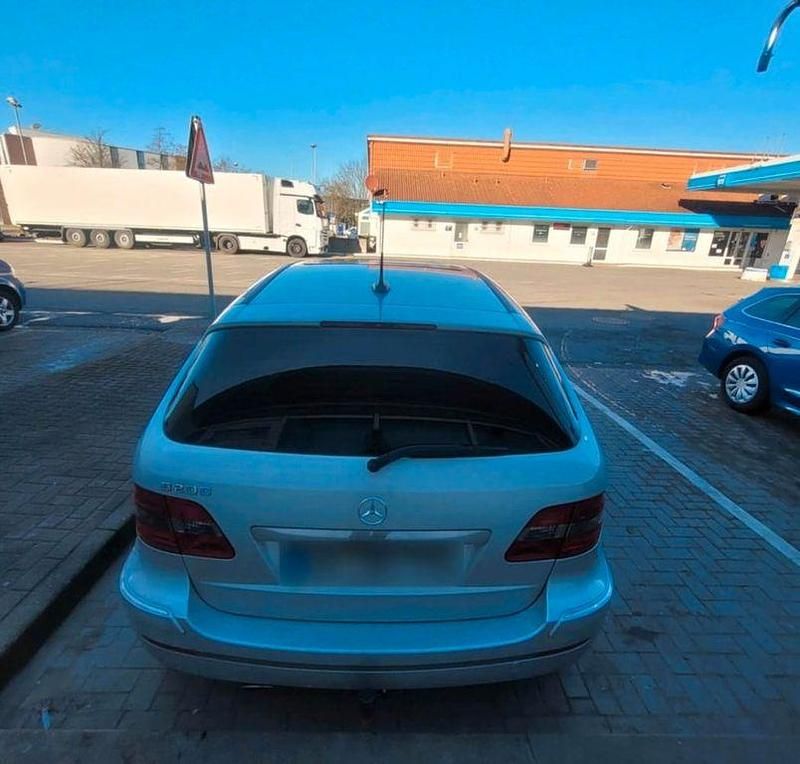 Gebraucht Mercedes B200 140 PS (102 kW) 2007 Silber Van / Kleinbus