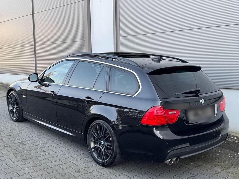 Gebraucht BMW 330 Performance 245 PS (180 kW) 2010 Schwarz Kombi