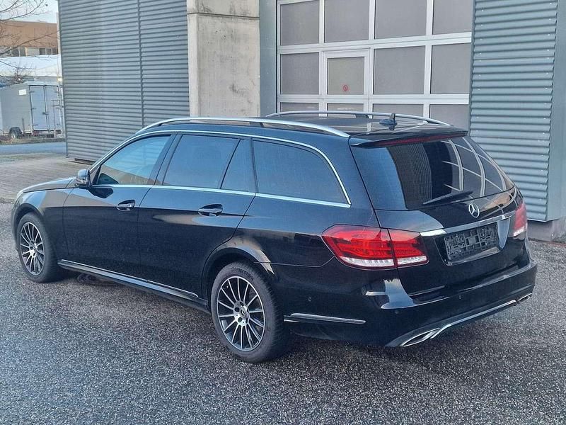 Gebraucht Mercedes E250 204 PS (150 kW) 2013 Schwarz  unilack Kombi