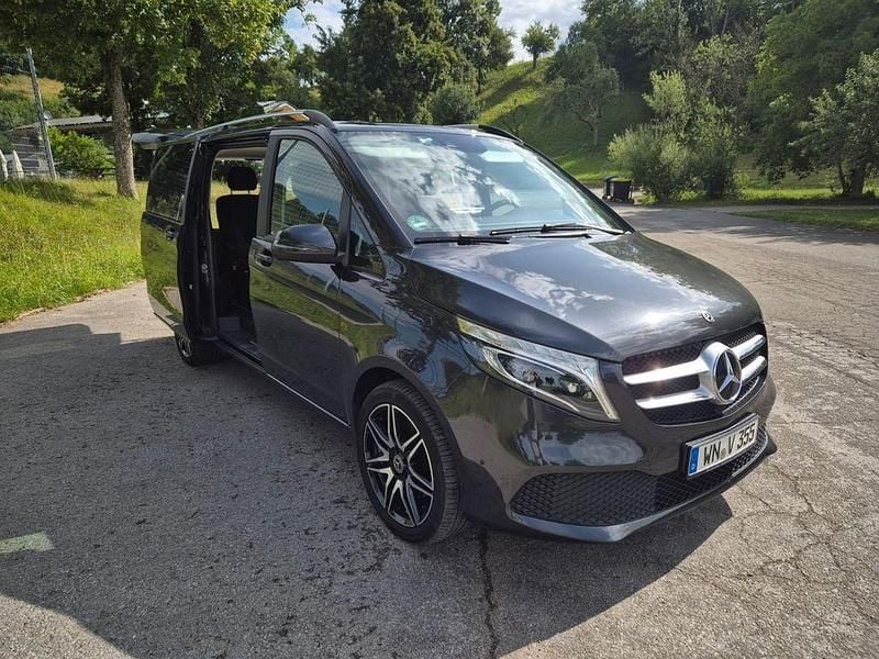 Grau Gebraucht 2019 Mercedes V300 Van / Kleinbus | 49.900 € (Fairer Preis) - Bild 1/4