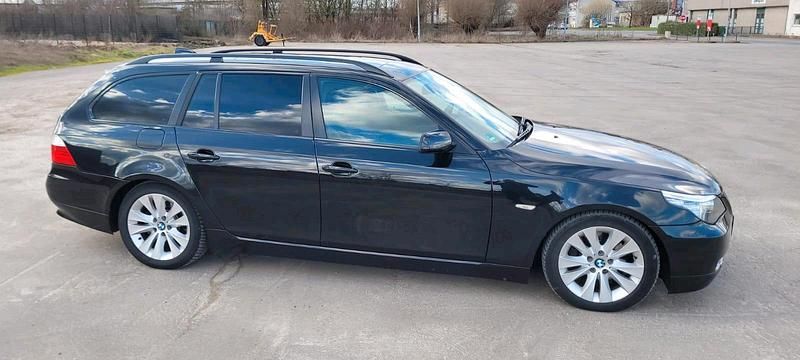 Gebraucht BMW 525 197 PS (144 kW) 2007 Schwarz Kombi