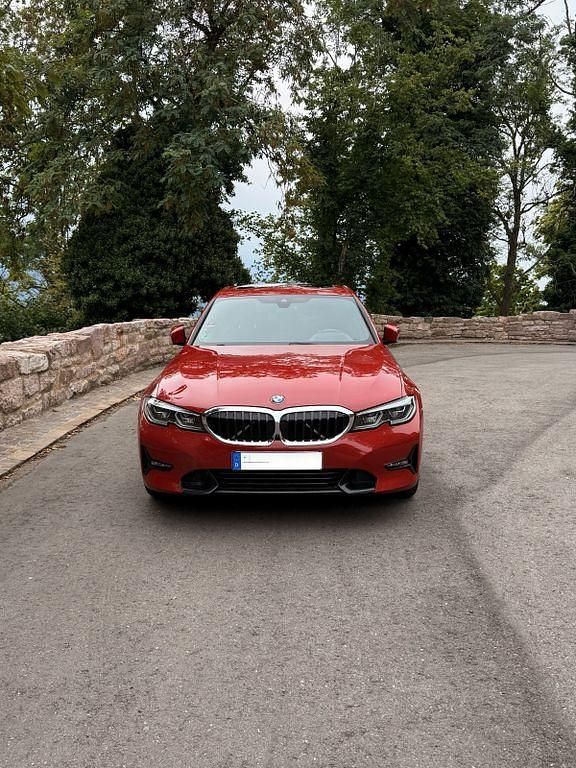 Rot Gebraucht 2021 BMW 330 Sport Line Limousine | 35.000 € (Fairer Preis) - Bild 1/4