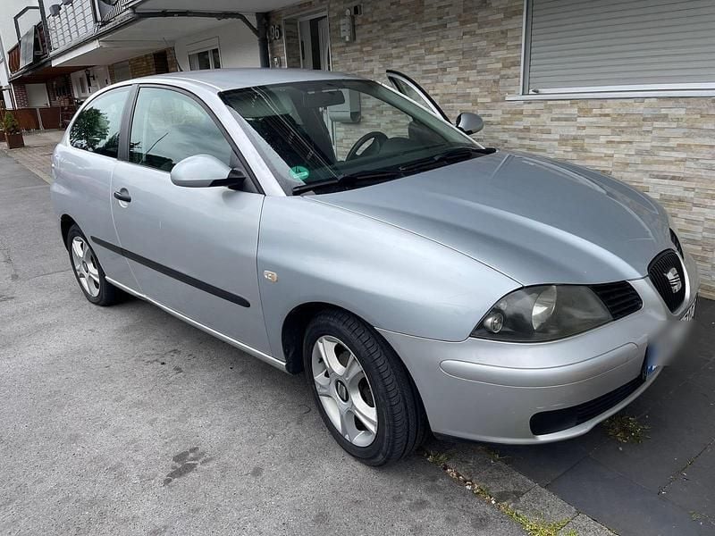 Silber Gebraucht 2004 Seat Ibiza Kleinwagen | 1.300 € (Fairer Preis) - Bild 1/4