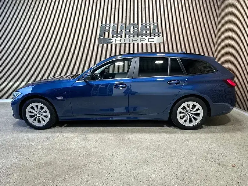 Gebraucht BMW 330e Advantage 2022 Phytonicblau metallic Kombi