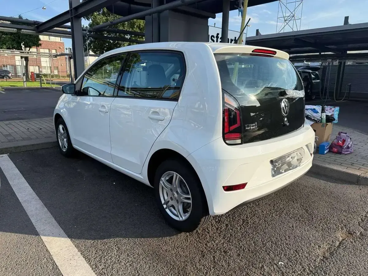 Gebraucht VW up! 65 PS (47 kW) 2021 Weiß Kleinwagen
