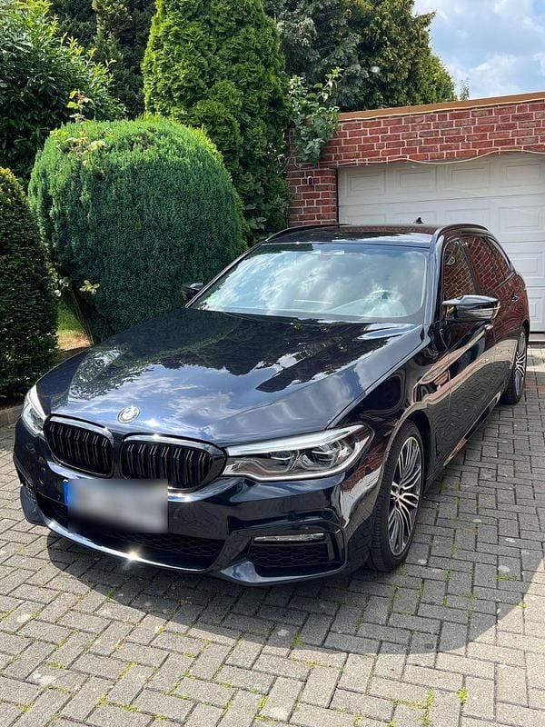 Schwarz Gebraucht 2017 BMW 520 M Sport Kombi | 21.800 € (Etwas zu teuer) - Bild 1/4