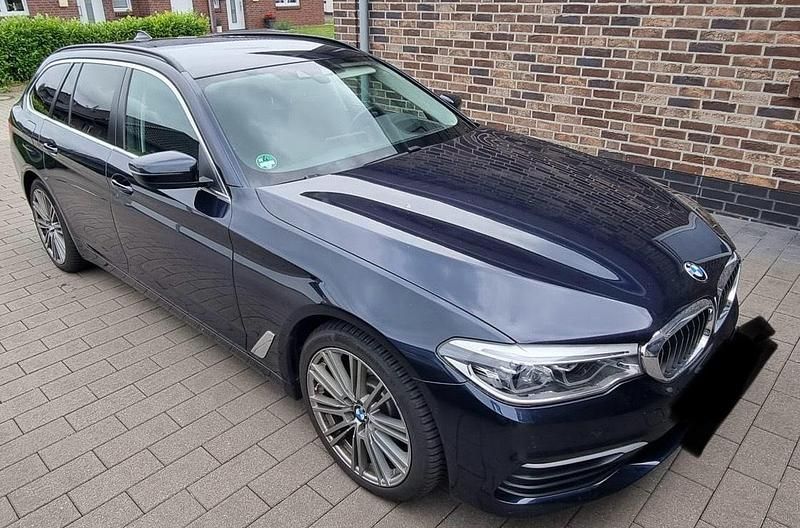 Blau Gebraucht 2018 BMW 520 Sport Line Kombi | 22.500 € (Superpreis) - Bild 1/4