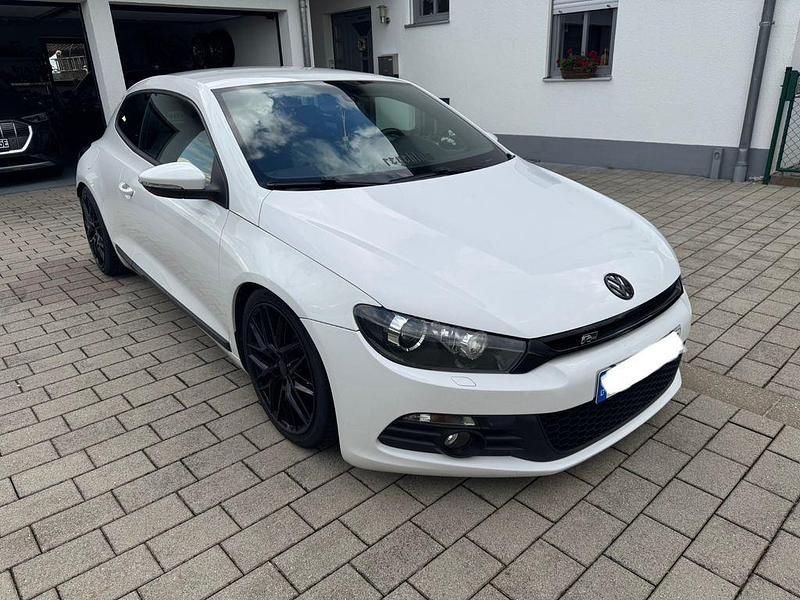 Weiß Gebraucht 2011 VW Scirocco R-line Coupé | 7.900 € (Fairer Preis) - Bild 1/4