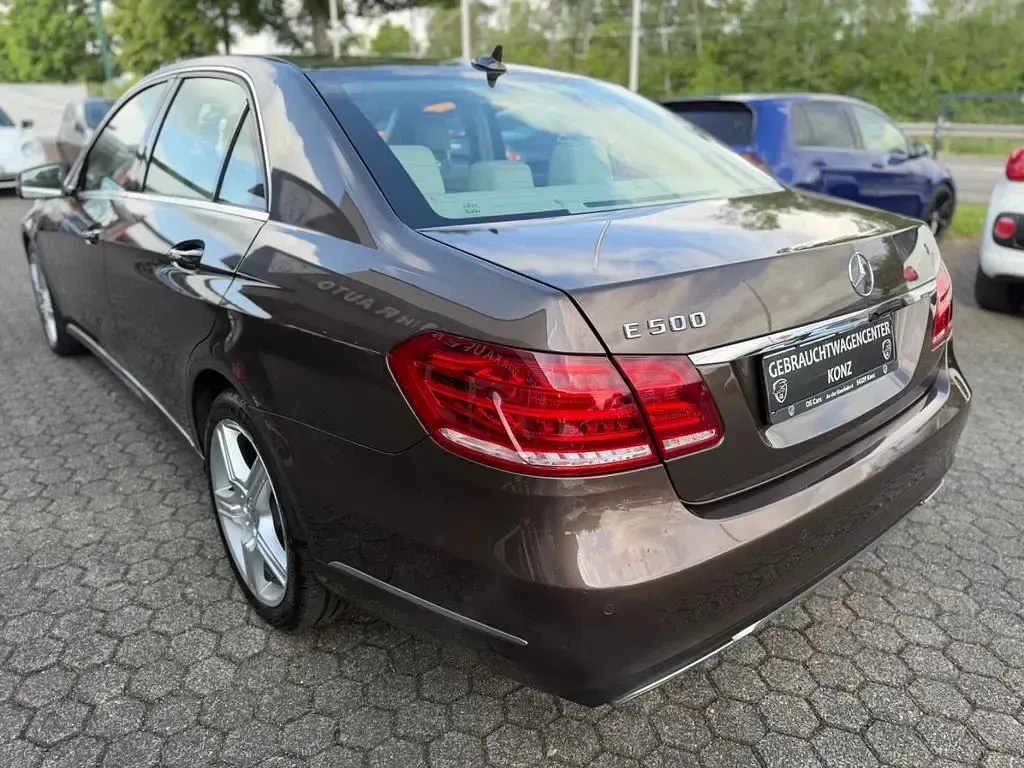 Gebraucht Mercedes E500 Avantgarde 408 PS (300 kW) 2013 Braun Limousine