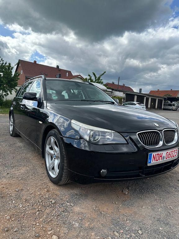 Schwarz Gebraucht 2007 BMW 523 Kombi | 2.850 € (Guter Preis) - Bild 1/4