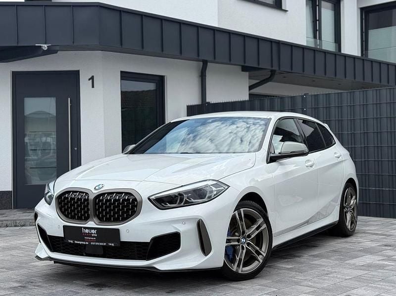 Weiß Gebraucht 2021 BMW M135 Performance Kleinwagen | 33.780 € (Fairer Preis) - Bild 1/4