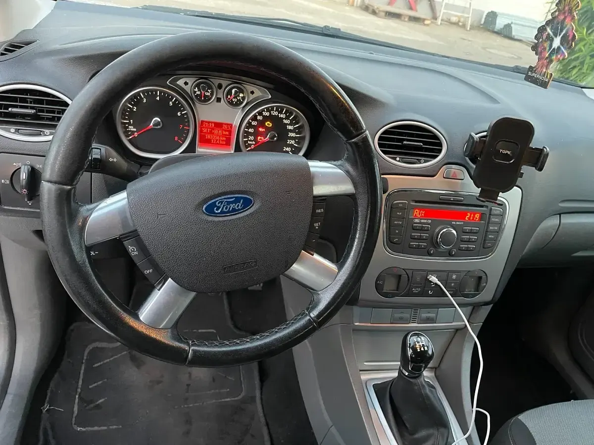 Gebraucht Ford Focus 115 PS (84 kW) 2011 Silber Kombi
