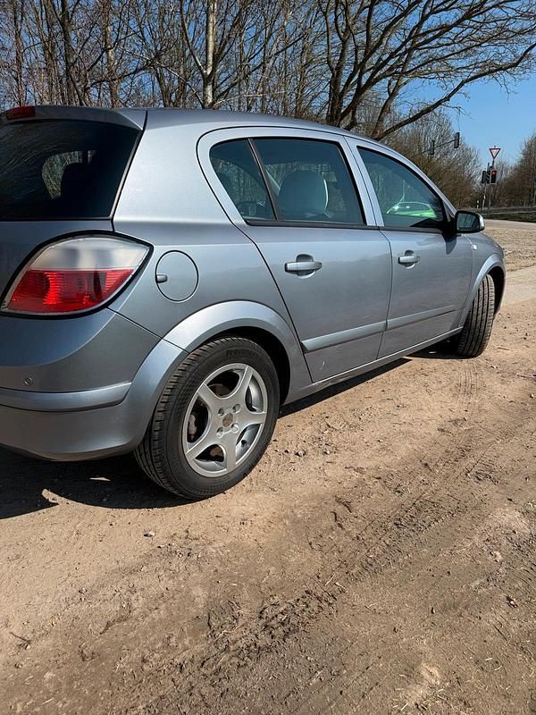 Gebraucht Opel Astra 105 PS (77 kW) 2005 Grau Kleinwagen