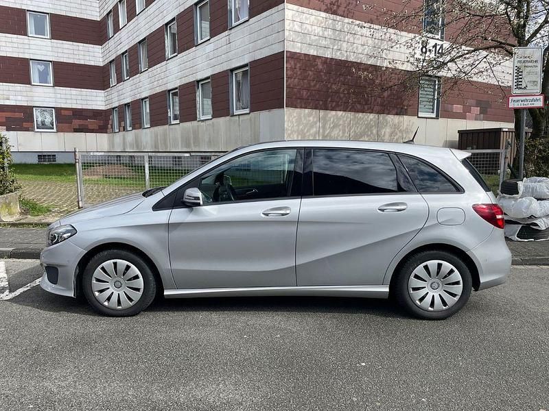 Gebraucht Mercedes B220 177 PS (130 kW) 2016 Grau Van / Kleinbus