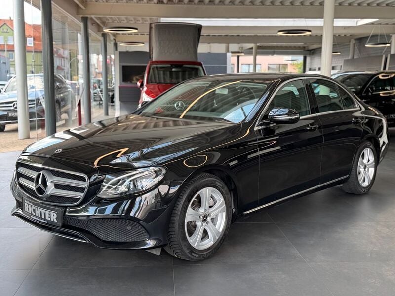 Schwarz Gebraucht 2018 Mercedes E250 Avantgarde Limousine | 22.950 € (Guter Preis) - Bild 1/4