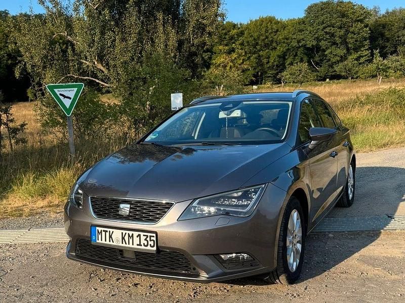 Grau Gebraucht 2015 Seat Leon ST Style Kombi | 10.699 € (Fairer Preis) - Bild 1/4