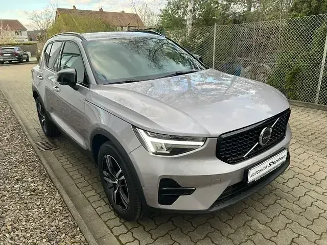 Gebraucht Volvo XC40 Plus 197 PS (144 kW) 2025 Silber SUV