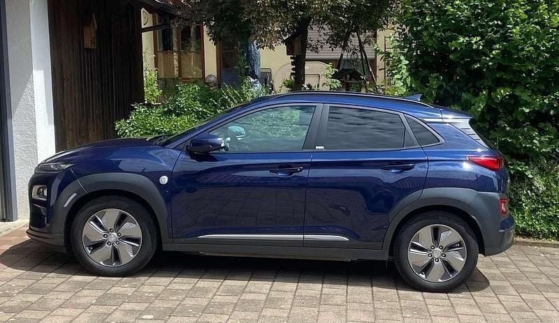Blau Gebraucht 2020 Hyundai Kona Premium SUV | 19.500 € (Fairer Preis) - Bild 1/4