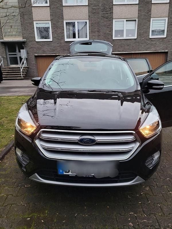 Gebraucht Ford Kuga Trend 120 PS (88 kW) 2019 Schwarz SUV