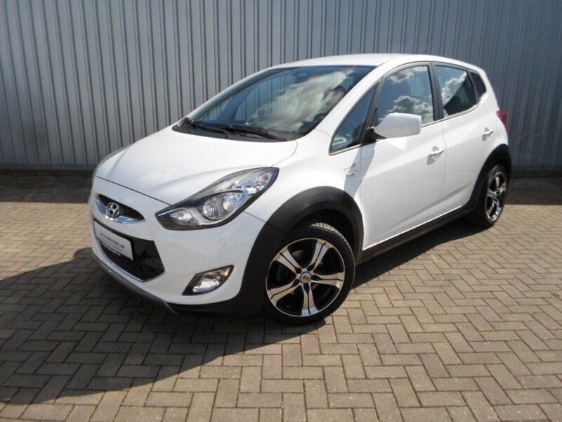 Weiß Gebraucht 2015 Hyundai ix20 Van / Kleinbus | 9.990 € (Etwas zu teuer) - Bild 1/4