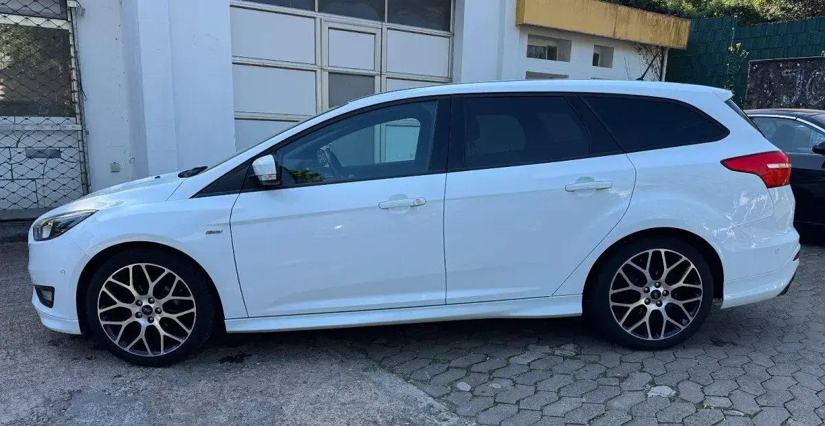 Gebraucht Ford Focus ST-Line 140 PS (102 kW) 2018 Weiß Kombi