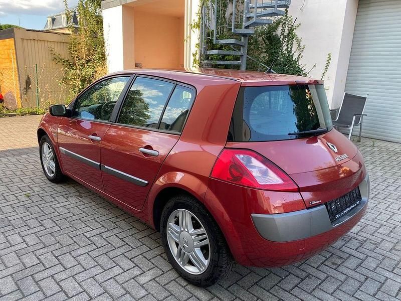 Gebraucht Renault Mégane II Privilege 98 PS (72 kW) 2004 Rot Limousine