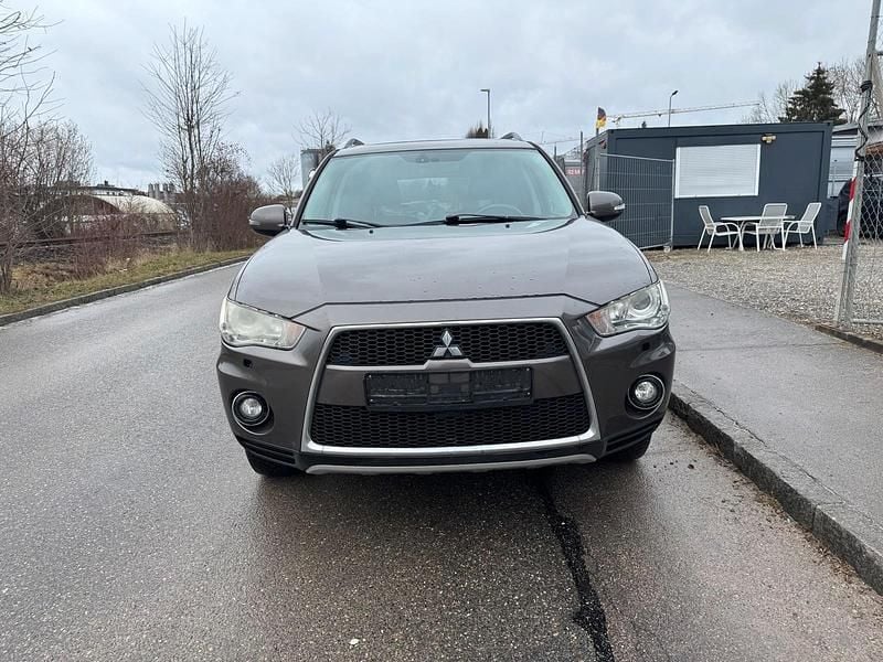 Braun Gebraucht 2010 Mitsubishi Outlander SUV | 3.999 € (Etwas zu teuer) - Bild 1/4