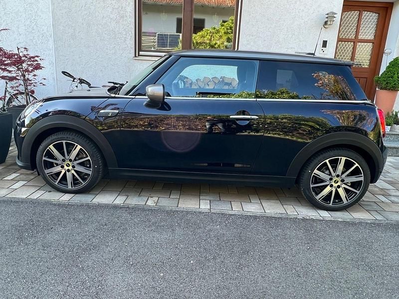 Gebraucht Mini Cooper SE 135 kW (184 PS) 2023 Schwarz Kleinwagen
