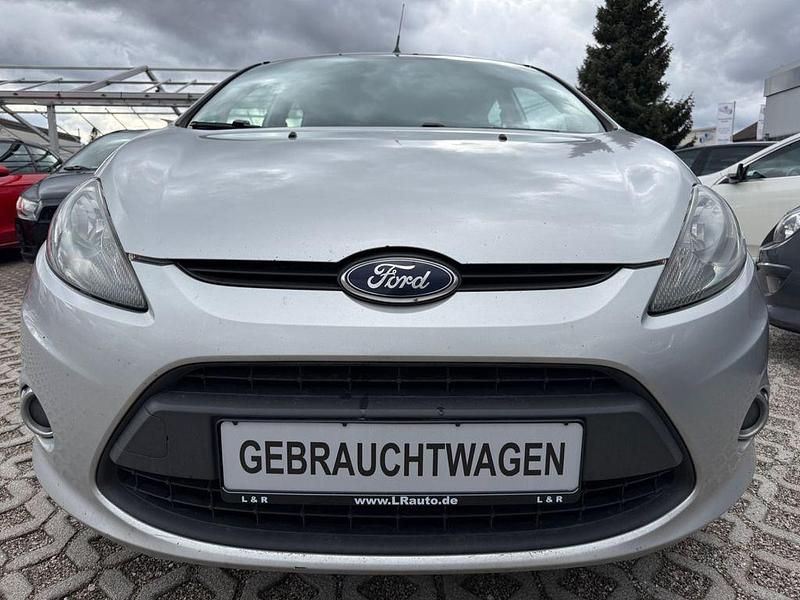 Gebraucht Ford Fiesta Champions Edition 69 PS (50 kW) 2012 Silber Kleinwagen