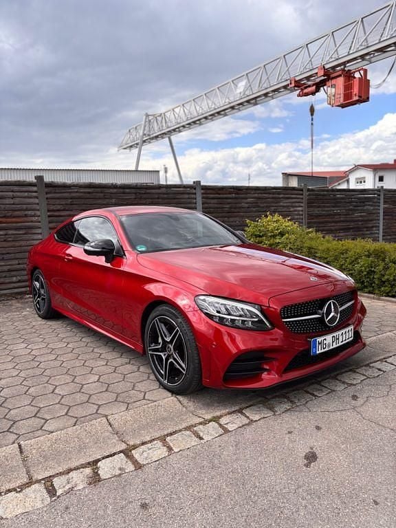 Rot Gebraucht 2019 Mercedes C200 AMG line Coupé | 20.750 € (Superpreis) - Bild 1/4