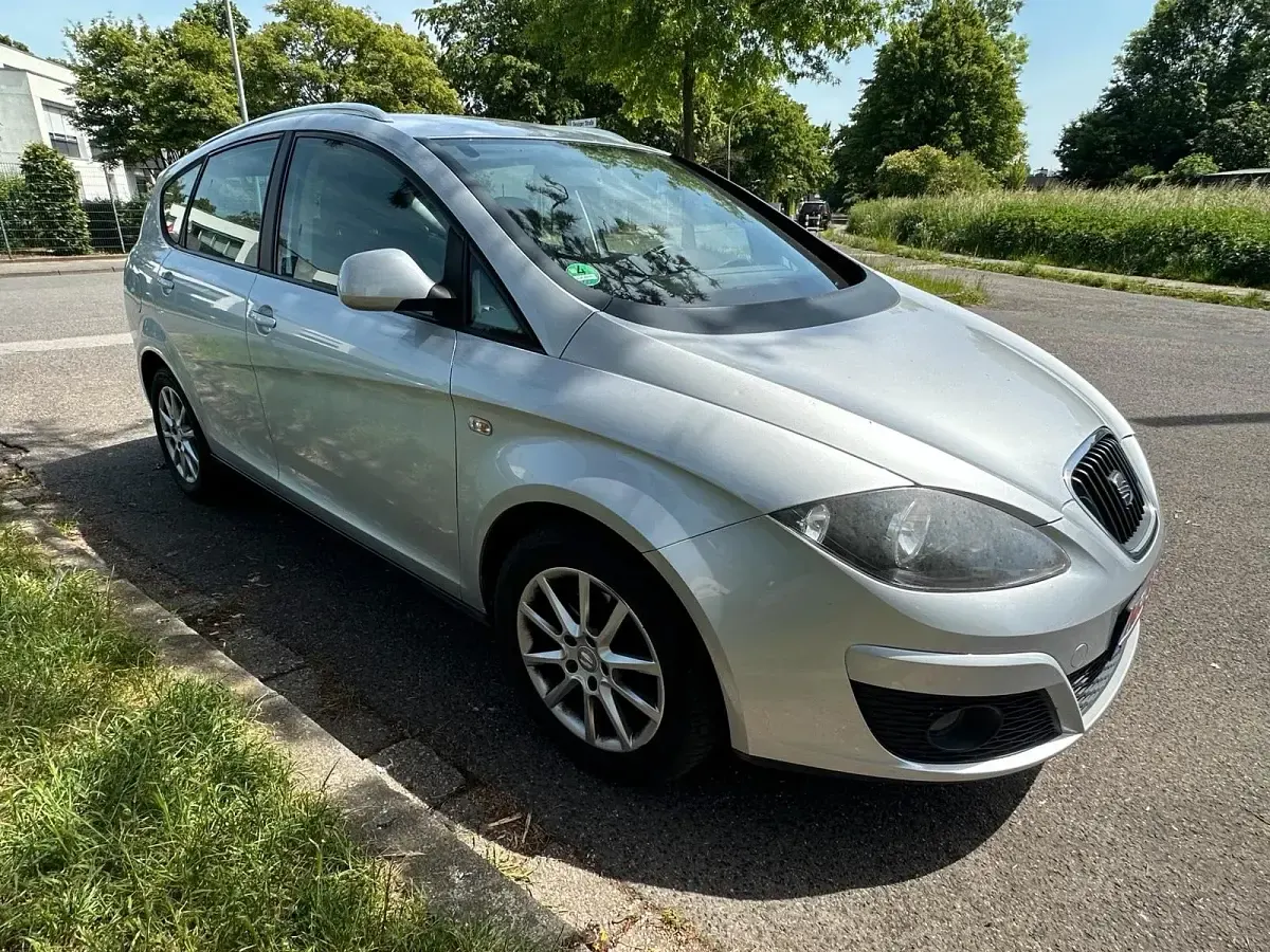 Gebraucht Seat Altea XL 122 PS (89 kW) 2011 Silber Van / Kleinbus
