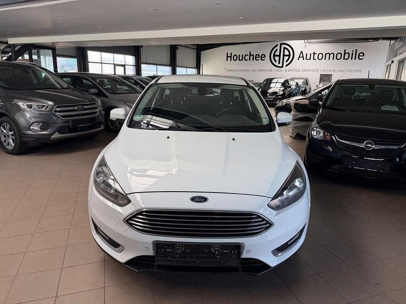 Gebraucht Ford Focus Titanium 125 PS (91 kW) 2017 Weiß Limousine
