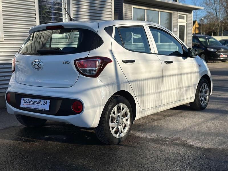 Gebraucht Hyundai i10 Classic 67 PS (49 kW) 2017 Weiß Kleinwagen