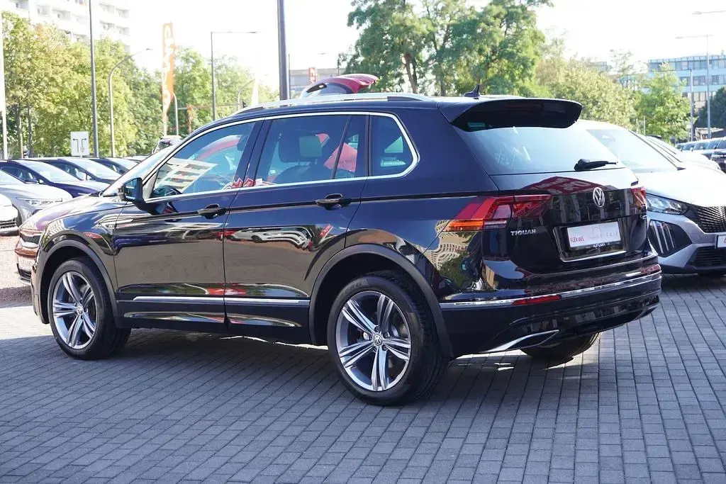 Gebraucht VW Tiguan R-line 239 PS (175 kW) 2020 Deep black perleffect SUV