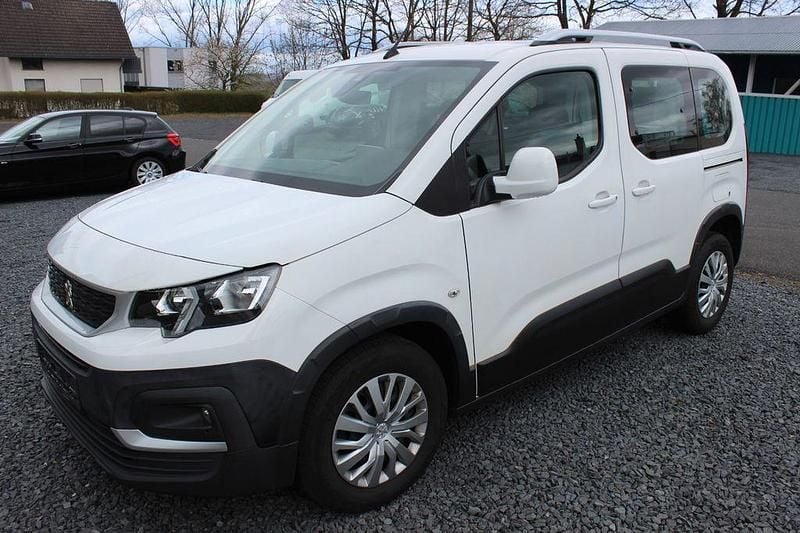 Gebraucht Peugeot Rifter Active 131 PS (96 kW) 2019 Weiß Van / Kleinbus