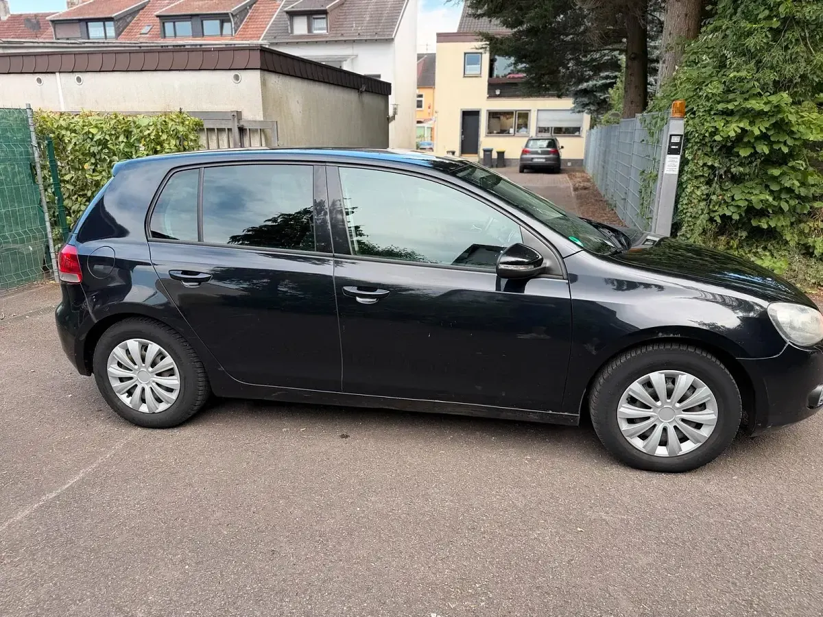 Gebraucht VW Golf VI Comfortline 80 PS (58 kW) 2011 Schwarz Kleinwagen