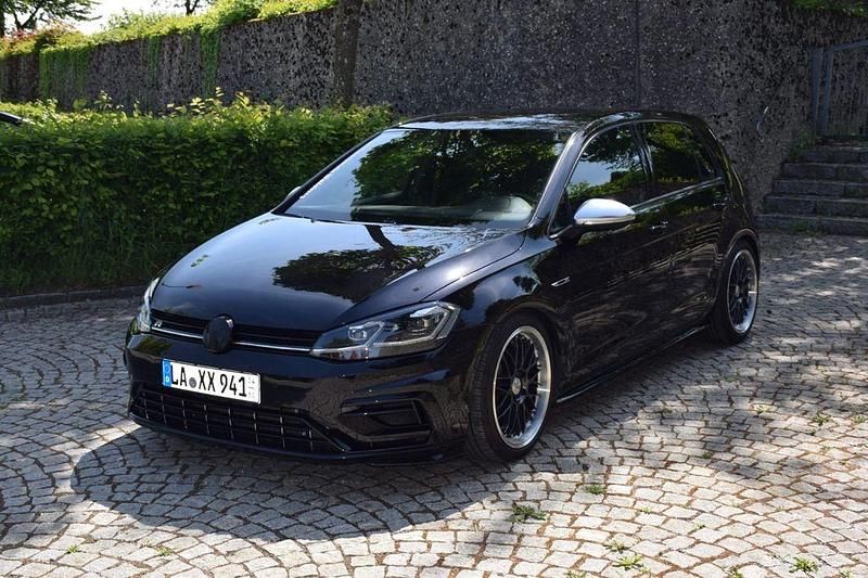 Schwarz Gebraucht 2017 VW Golf VII R Limousine | 27.300 € (Fairer Preis) - Bild 1/4