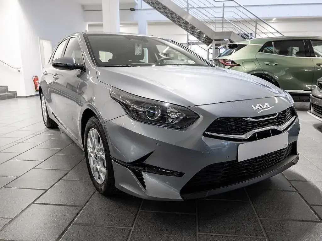 Usado Kia Ceed 101 CV (74 kW) 2026 Gris Utilitario