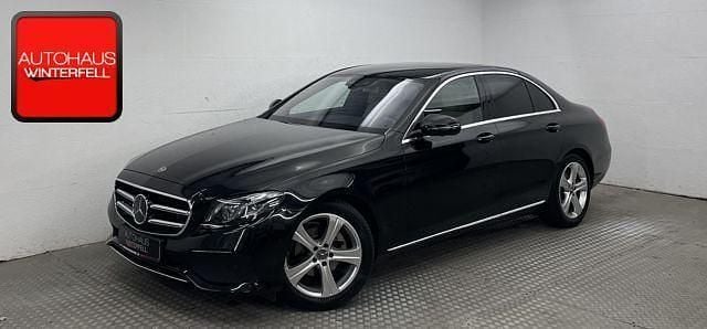 Obsidianschwarz (metallic) Gebraucht 2019 Mercedes E220 Avantgarde Limousine | 30.300 € (Superpreis) - Bild 1/4