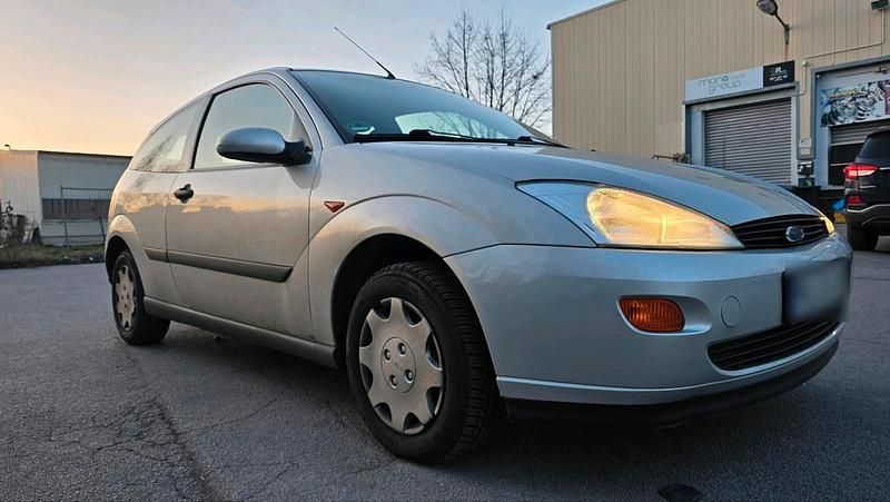 Gebraucht Ford Focus 75 PS (55 kW) 2001 Silber Kleinwagen