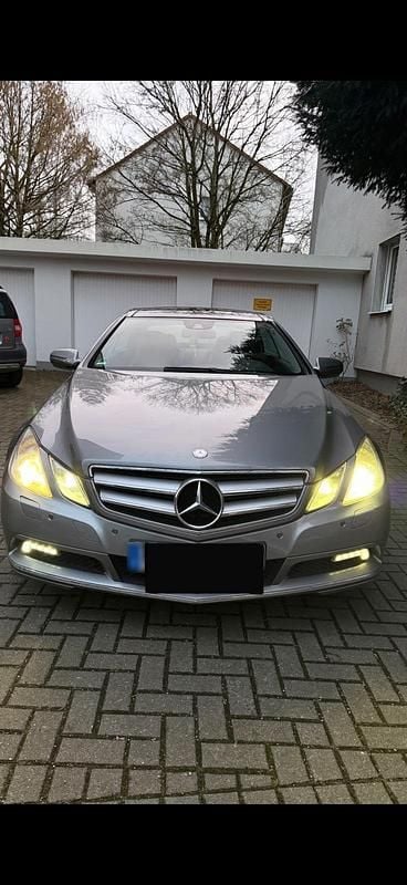 Gebraucht Mercedes E250 204 PS (150 kW) 2009 Silber Coupé