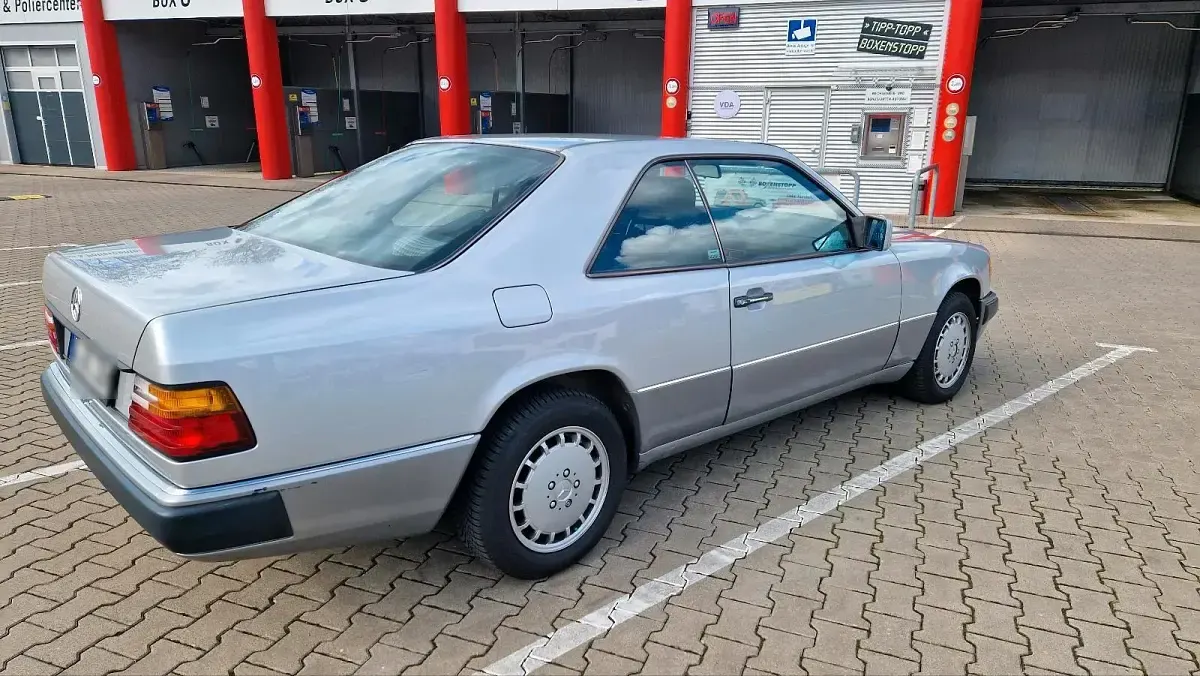 Gebraucht Mercedes 230 136 PS (100 kW) 1991 Silber Coupé