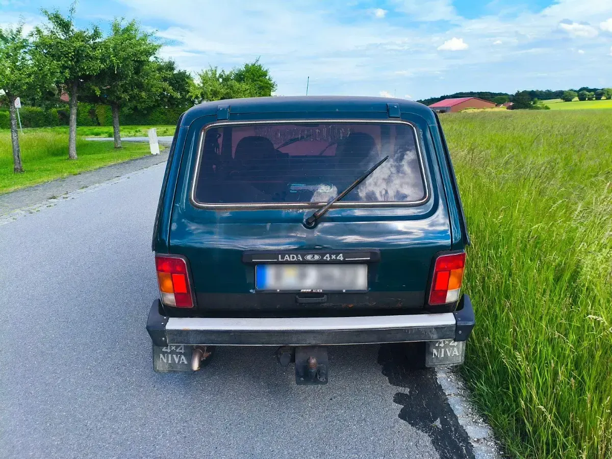Gebraucht Lada niva 82 PS (60 kW) 2009 Grün SUV