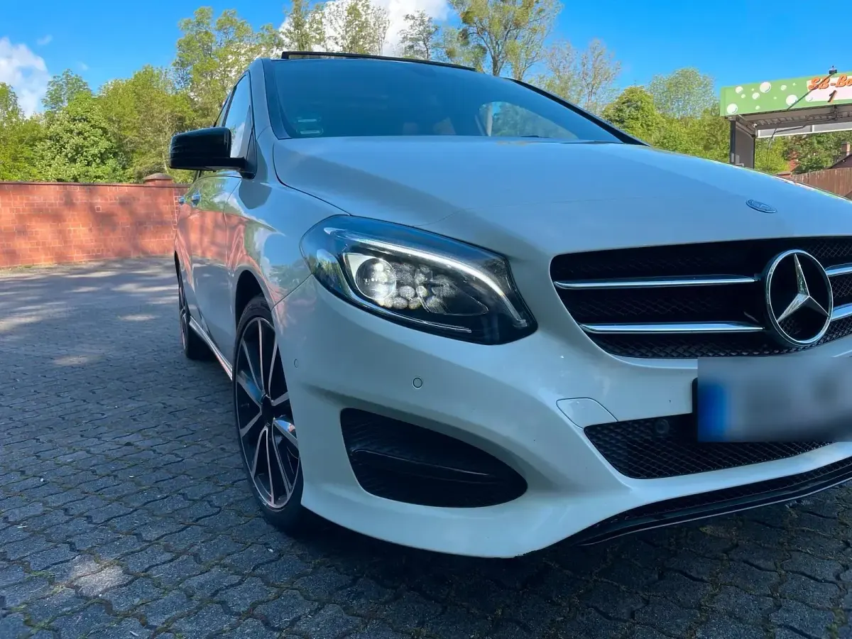 Gebraucht Mercedes B180 109 PS (80 kW) 2016 Weiß Kleinwagen