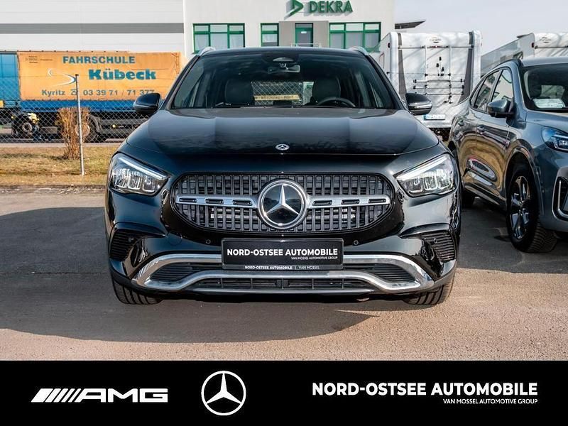 Gebraucht Mercedes GLA200 Progressive 163 PS (119 kW) 2025 Metalliclack kosmosschwarz SUV