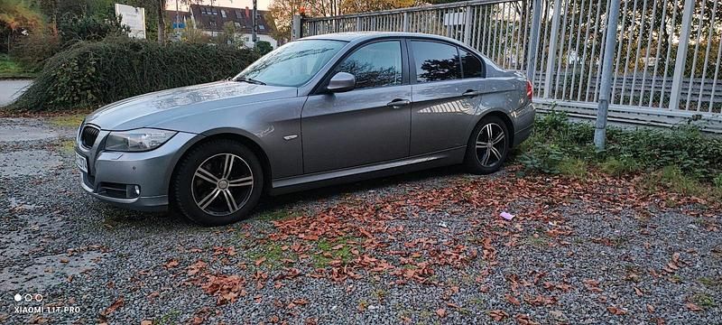 Gebraucht BMW 318 143 PS (105 kW) 2009 Grau Limousine