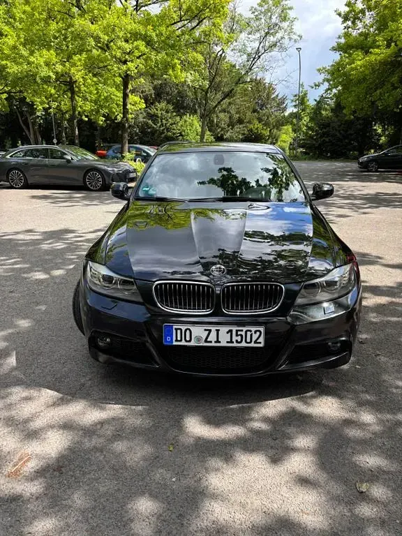 Gebraucht BMW 318 143 PS (105 kW) 2011 Schwarz Limousine